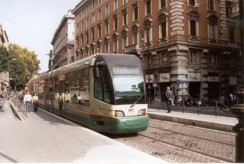 Cityway Roma I, Wagen Nr. 9111 in der Via Arenula (31.10.1999); 
Foto: © Richard Feichtenschlager