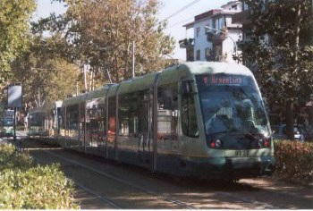 Cityway II Nr. 9227  auf der Linie 8 an der Station Colli Portuensi (03.10.2001)