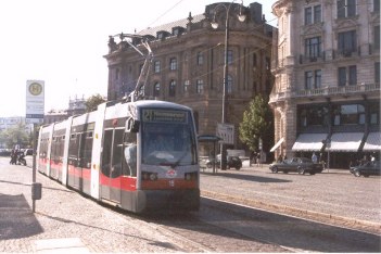 Ulf Nr.15 auf der Linie 21 am Lenbachplatz (13.19. 2001); Bild: Richard Feichtenschlager