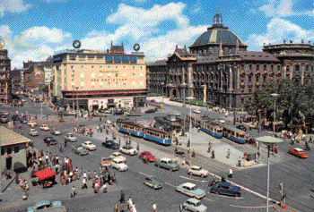 Karlsplatz, 1960er, E/f-Zug links und 2 M/m-Züge rechts, © Sammlung Richard Feichtenschlager