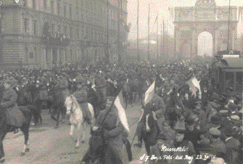 Ludwigsstraße: Einzug 7. Bay. Feld-Art.Reg. 22.12.1918, 
© Sammlung Richard Feichtenschlager