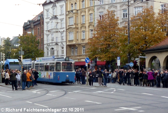 Fotografen am Max-Weber-Platz Trambahnkorso, 22.10.2011;  Richard Feichtenschlager; 
Straenbahn Tram Mnchen