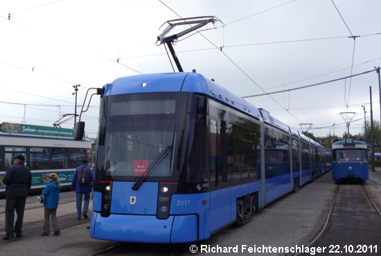 2317 Typ Variobahn (S1.5) Betriebshof, 22.10.2011;  Richard Feichtenschlager; 
Straenbahn Tram Mnchen